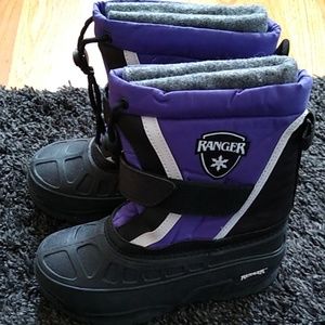 Ranger girls snow boots size 1 brand new